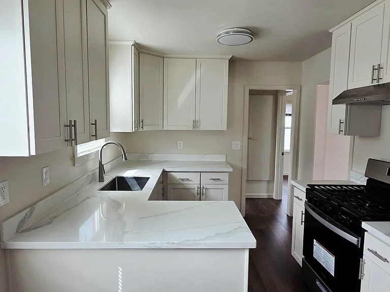 22636 Templeton St — Photo 12