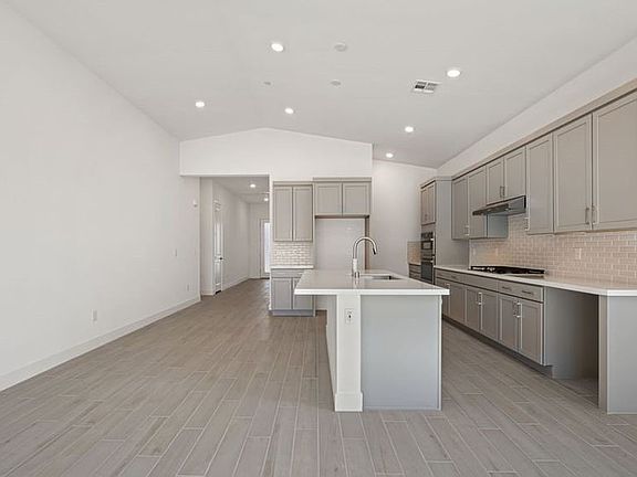 3rd image of 218 Piazzetta Pl