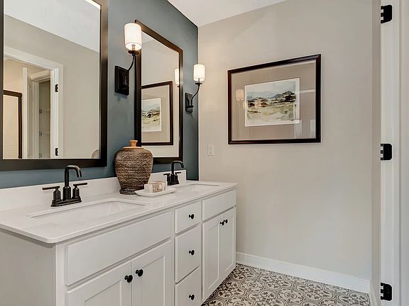 Primary bath with dual sinks