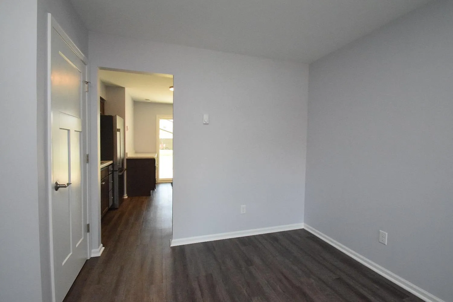 2 bed, 940 sqft, $1,405 — Photo 3