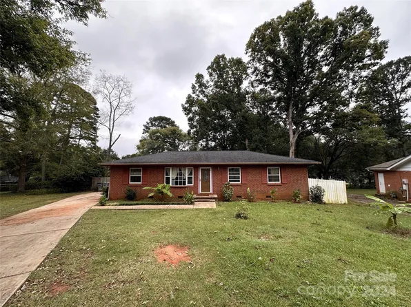 8707 Farmwood Ct, Charlotte, NC 28214