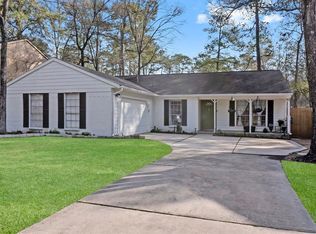 8 N White Pebble Ct, Spring, TX 77380