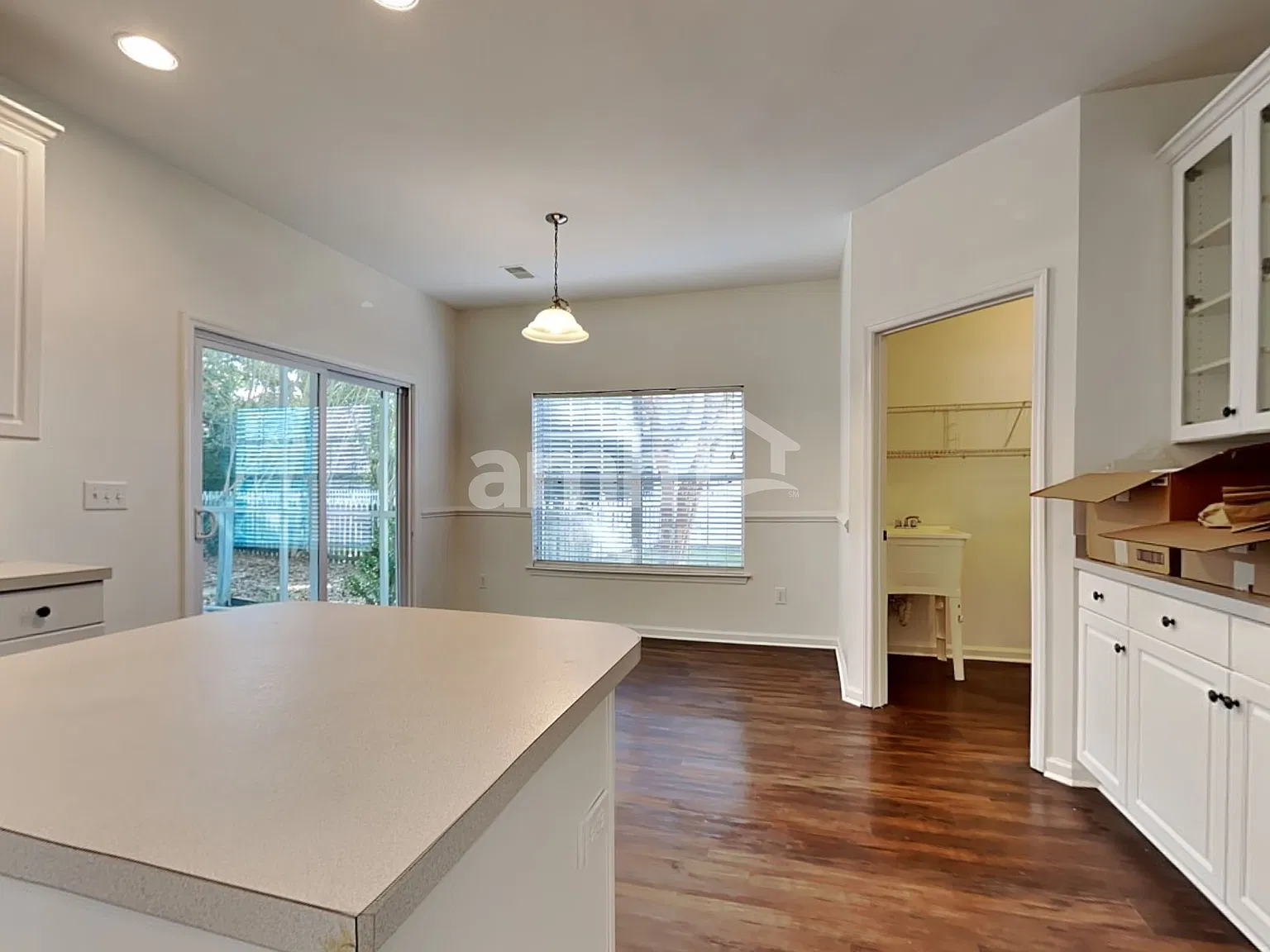 4 bed, 3.5 bath, 2784 sqft, $4,175 — Photo 4