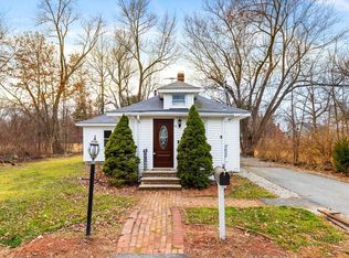 4 Oak Ave, North Andover, MA 01845