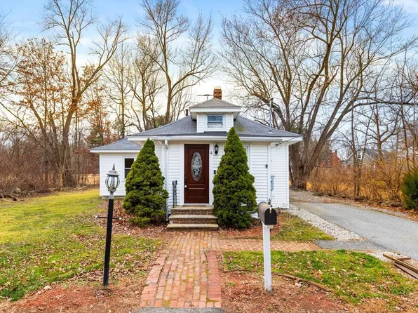 4 Oak Ave, North Andover, MA 01845