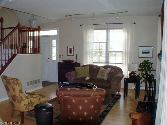 4th image of 717 Pebble Creek Dr