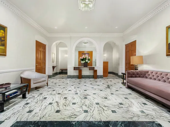 990 5th Avenue image 16 of 17