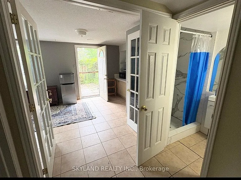98 Henderson Dr — Photo 4