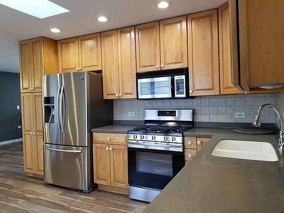 4th image of 36601 N Beverly Ave