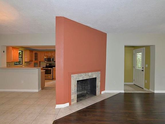 5th image of 2180 Crandon Ave