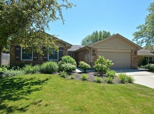 1523 Huntleigh Dr, Wheaton, IL 60189