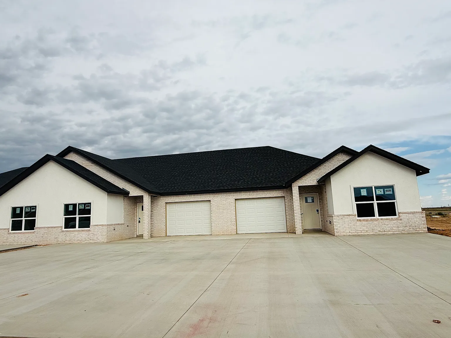 3 bed, 1351 sqft, $1,895 — Photo 3