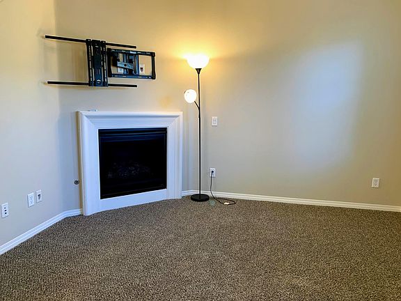 4th image of 281 W Linden Dr