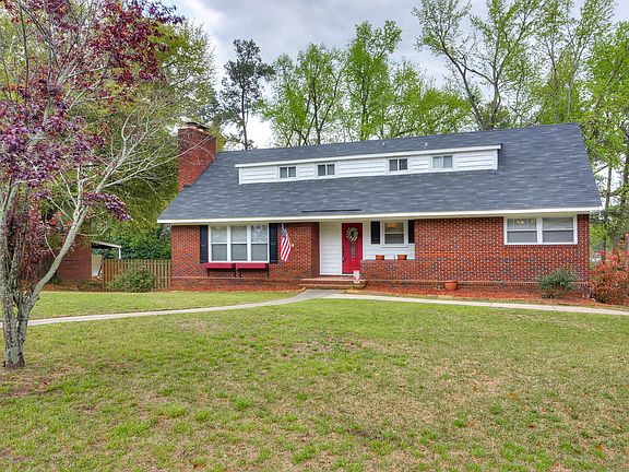 3rd image of 1001 Holliday Dr