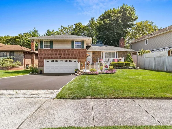 267 Ringwood Drive, Wantagh, NY 11793