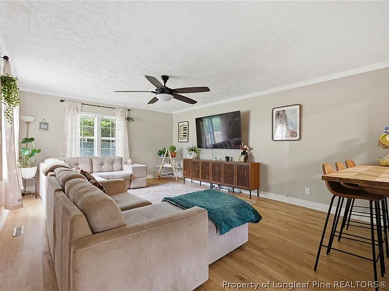 202 N Jackson St — Photo 7