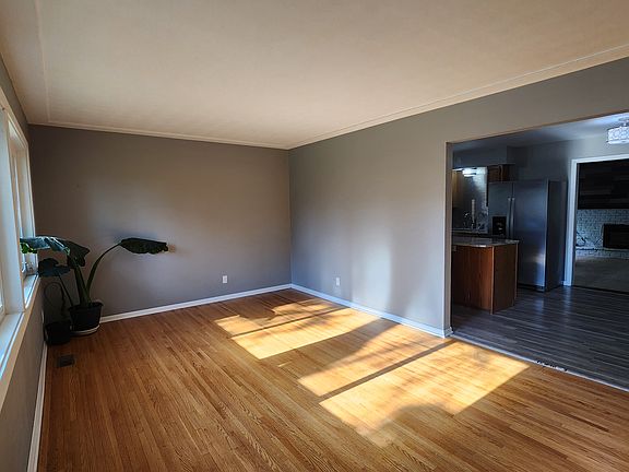 4th image of 8949 Xylite St NE