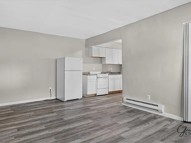 11546 Chalmers St — Photo 7