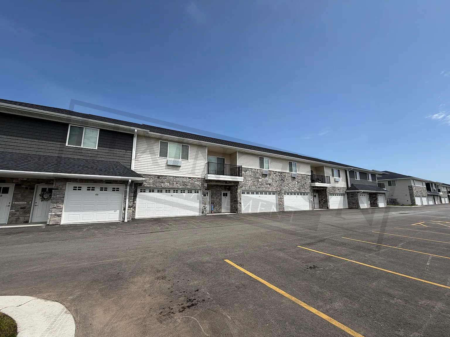 3 bed, 1600 sqft, $1,900 — Photo 1