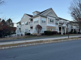 1107 Old Course Ln, Easton, PA 18042