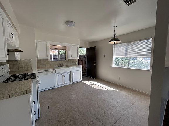 3rd image of 2514 W Hemlock Ct #2514