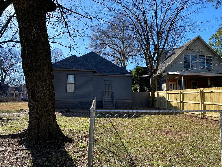 2174 Monroe Ave — Photo 13