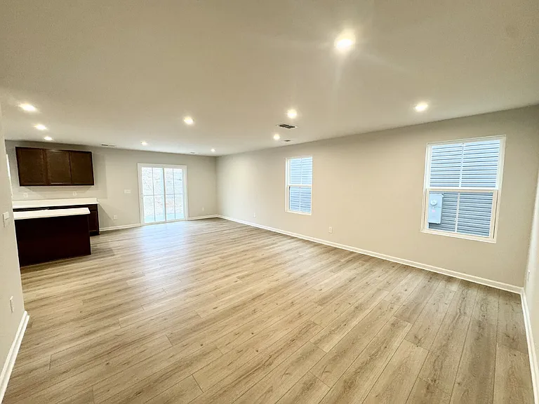637 Coopers Mill Dr — Photo 3