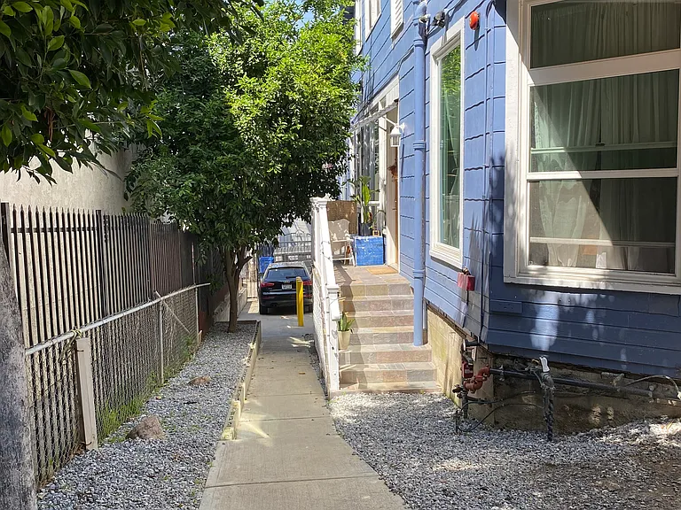 437 Coronado Ter #1/2 — Photo 22