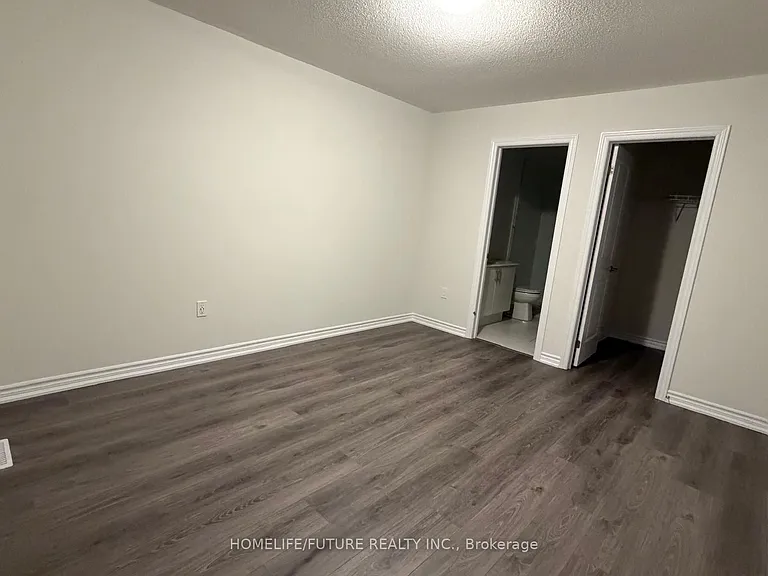293 Lindsay St N — Photo 13