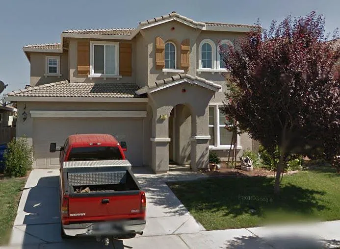 3 bed, 2.5 bath, 2300 sqft, $2,350 — Photo 1