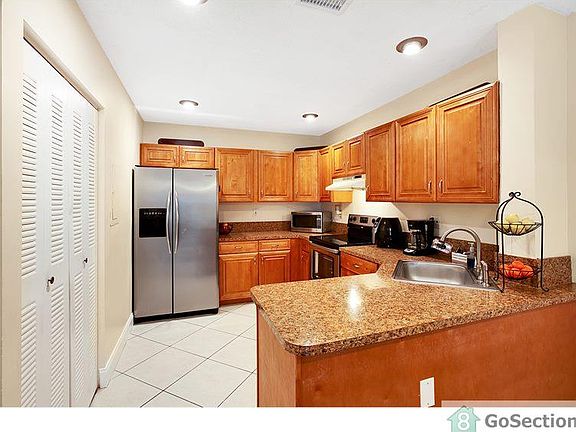 3rd image of 10634 Royal Palm Blvd
