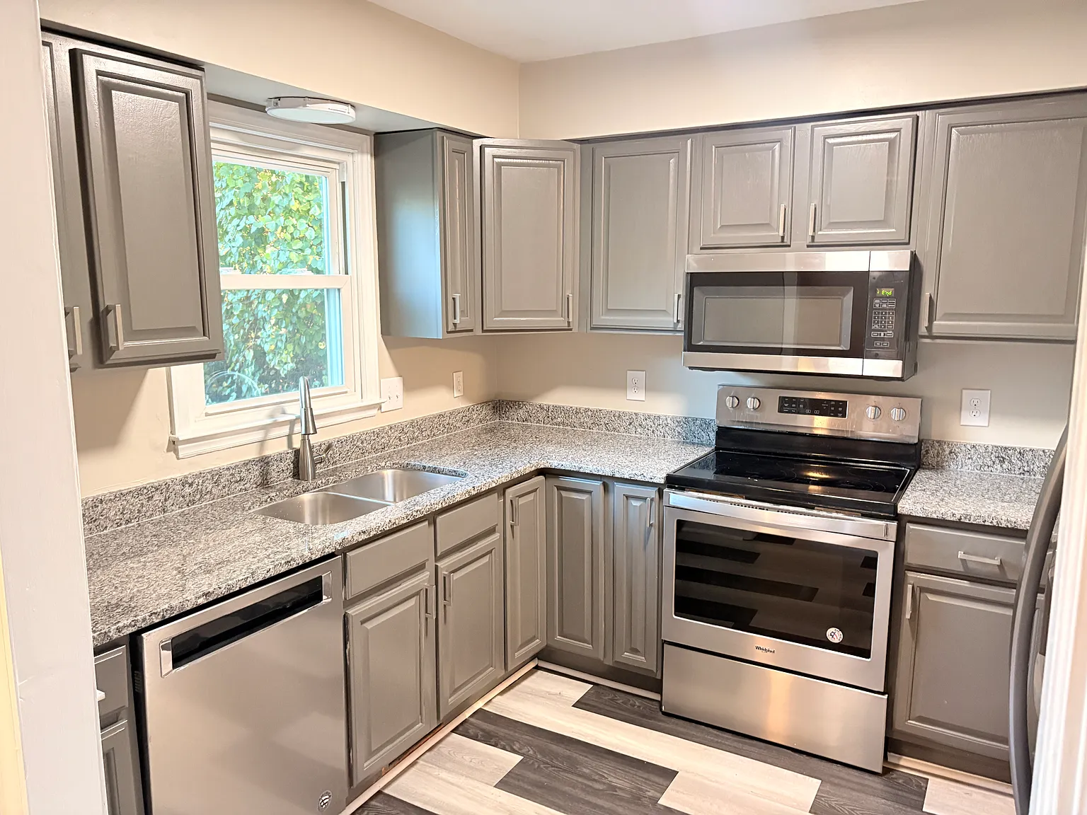 3 bed, 2.5 bath, 1250 sqft, $1,695 — Photo 4