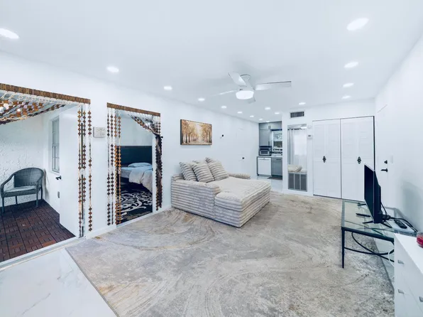 129 Lake Carol Drive #129, West Palm Beach, FL 33411