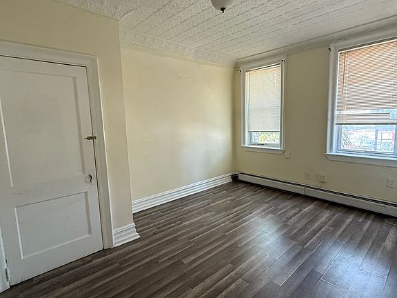 4th image of 570 Westside Ave #2