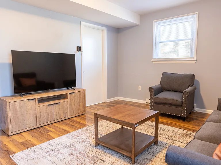 412 Kingswood Ter — Photo 13