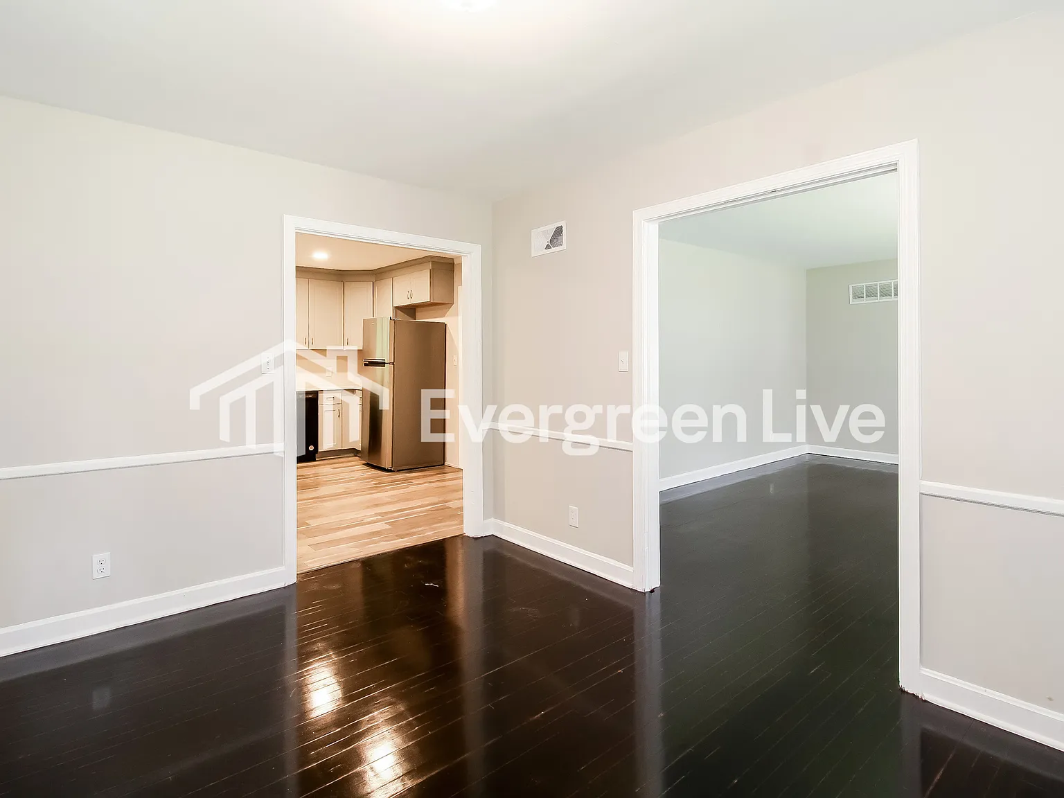 3 bed, 2.0 bath, 2487 sqft, $2,045 — Photo 4