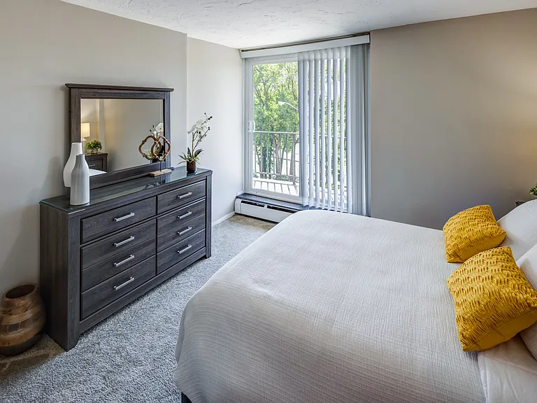 Solon Club Apartment Homes — Photo 9