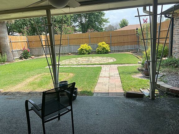 2nd image of 1714 Clarendon Dr