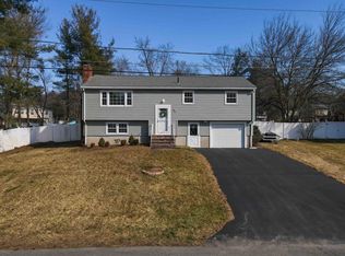 24 Woodbury St, Salem, NH 03079