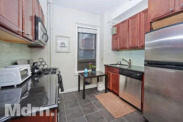 Rented by Mdrn Residential | media 11