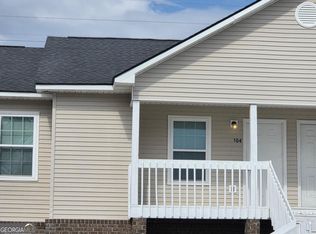 350 Beverly St APT 104, Hinesville, GA 31313