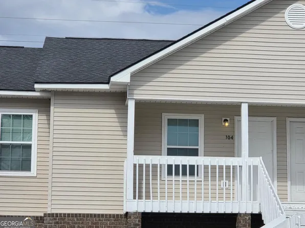 350 Beverly St APT 104, Hinesville, GA 31313