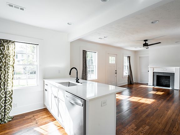3rd image of 2692 Knox St NE