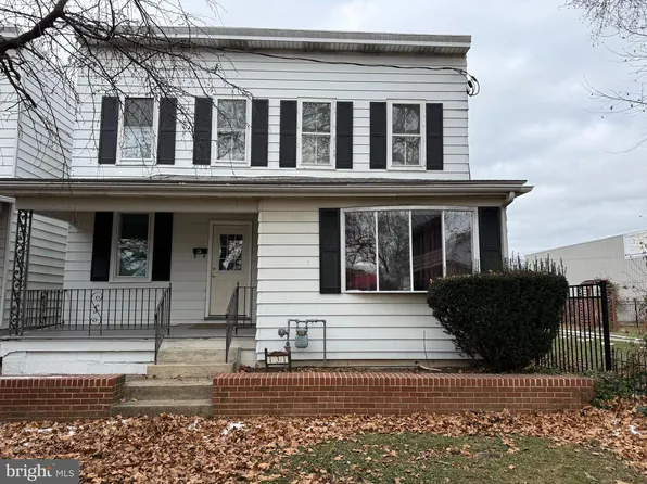 131 & 131-1/2 W King St, Shippensburg, PA 17257