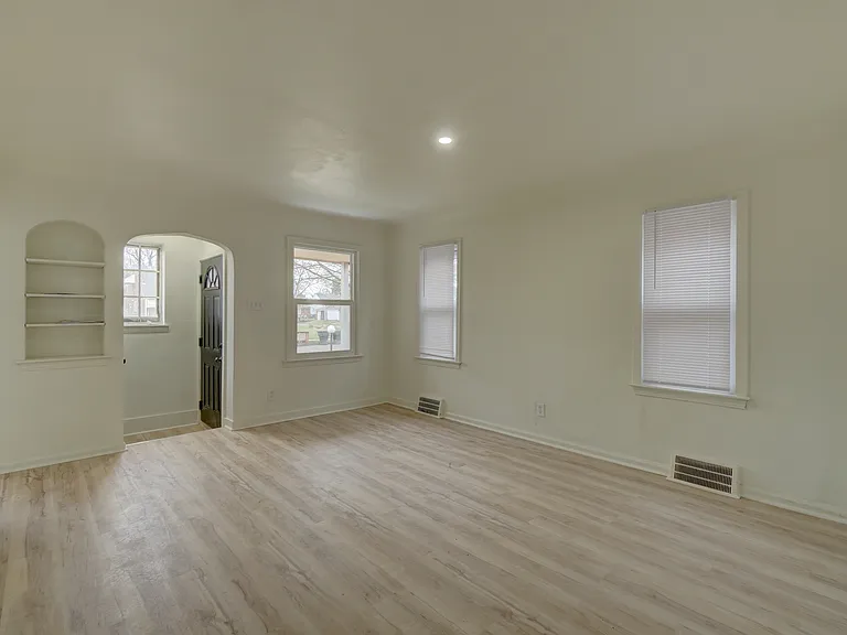 17388 Teppert St — Photo 15