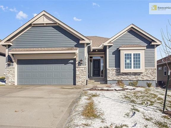 THIS Madison is Complete and ready to Make you a Happy Home!!  This Reverse 1.5 has 2 living spaces with a full size wet-bar!! ENJOY maintenance provided snow clearing!