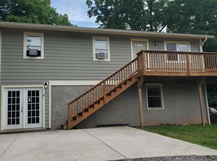 62 Pearl St, Black Mountain, NC 28711