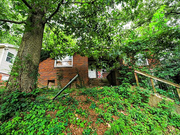 5th image of 806/806 1/2 Hermitage Dr