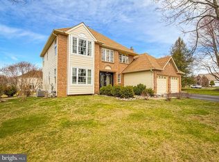 320 Laurel Oaks Dr, Langhorne, PA 19047