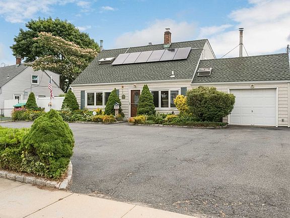 3rd image of 25 Water Ln N